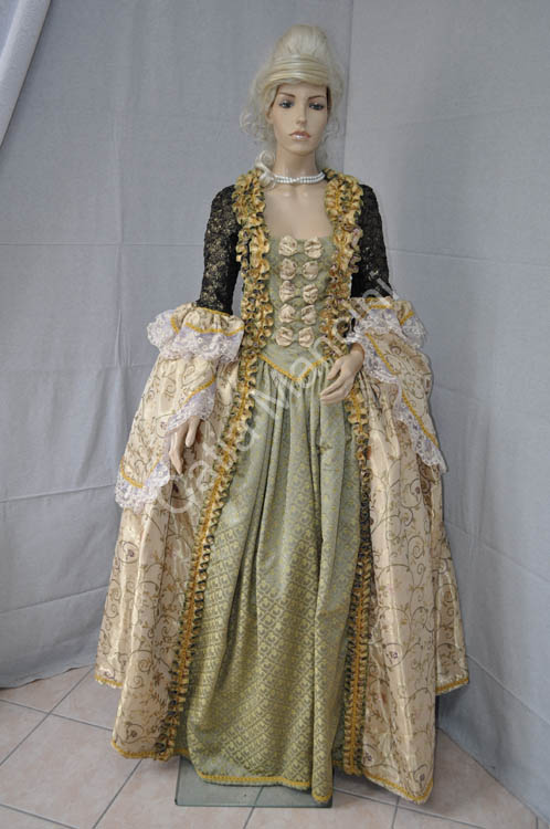 woman of the eighteenth century costume (1)