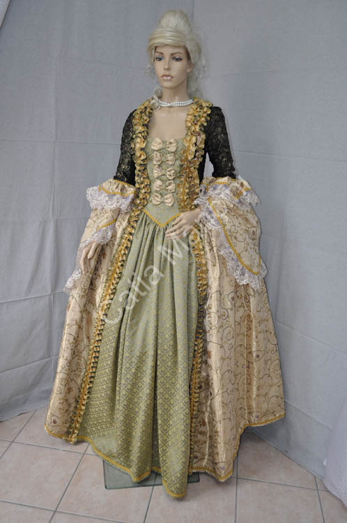 woman of the eighteenth century costume (2)