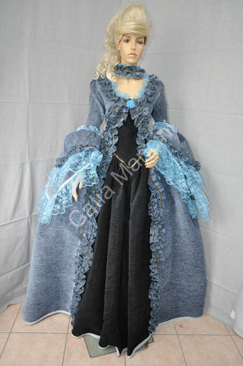 woman Carnival of Venice historical dress (1)