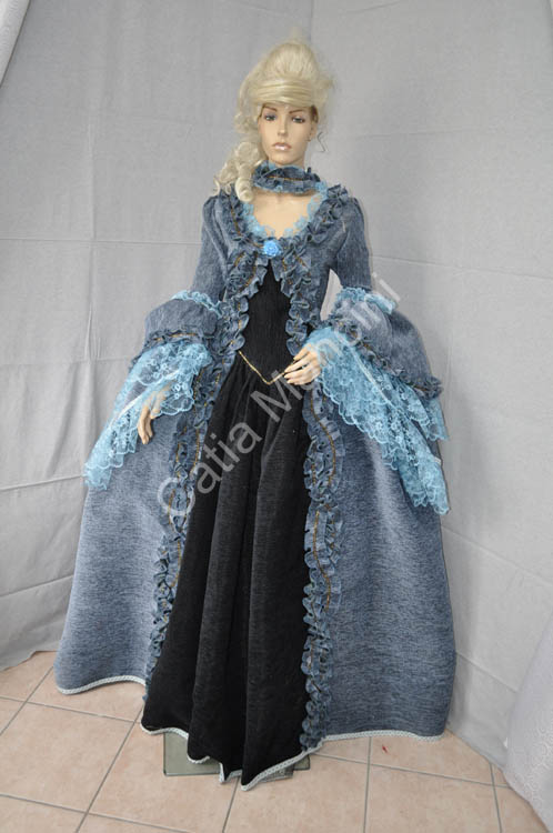 woman Carnival of Venice historical dress (13)