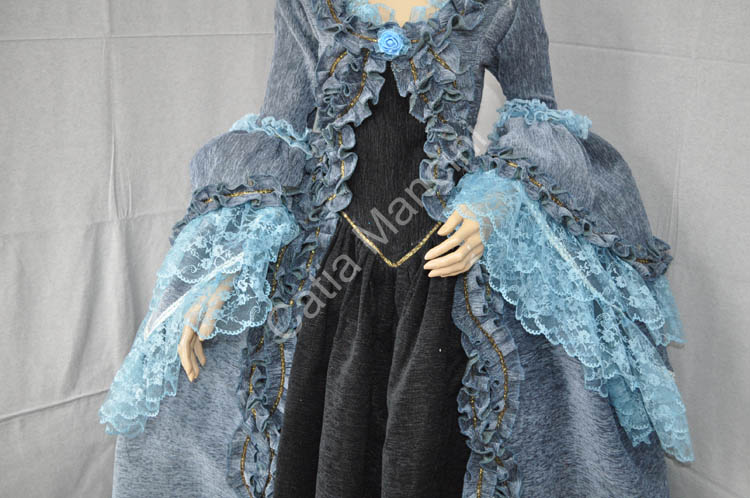 woman Carnival of Venice historical dress (15)