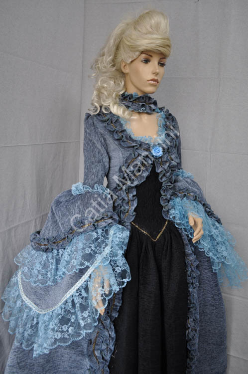 woman Carnival of Venice historical dress (2)