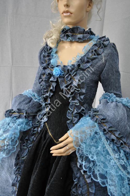 woman Carnival of Venice historical dress (3)