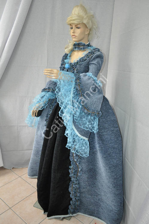 woman Carnival of Venice historical dress (5)