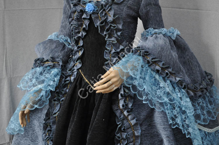 woman Carnival of Venice historical dress (8)