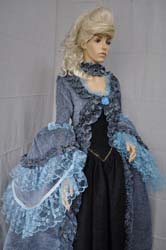 woman Carnival of Venice historical dress (2)