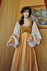 Costume Femminile Medioevale