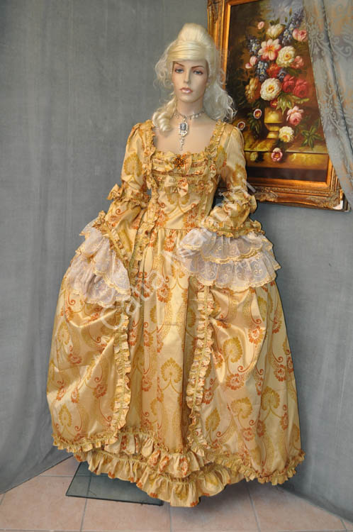 Abito Femminile del Settecento 1700 (1)