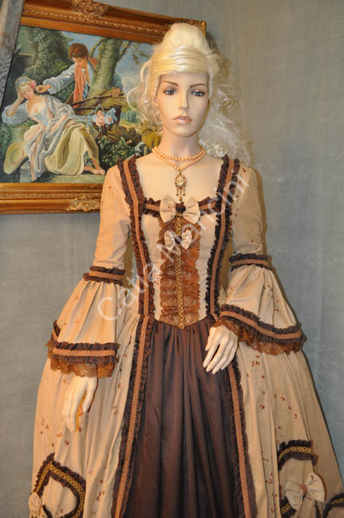 Dama-Veneziana-del-1736-Carnevale (5)