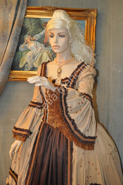 Dama-Veneziana-del-1736-Carnevale (6)