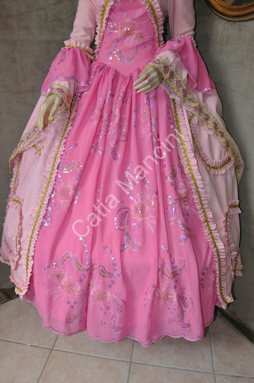 Marie Antoinette Bals de Versailles Costume (15)