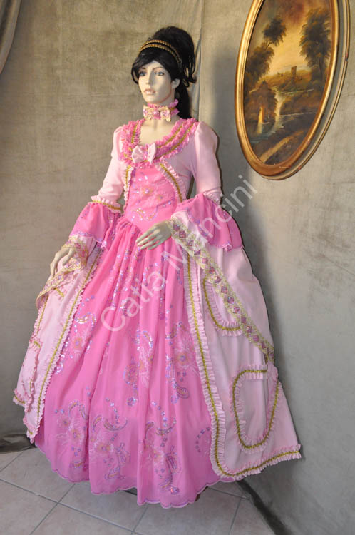 Marie Antoinette Bals de Versailles Costume (8)