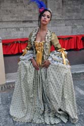Vestito femminile del 1700 (2)