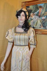 Veste tipica del 1400 Medioevo (8)