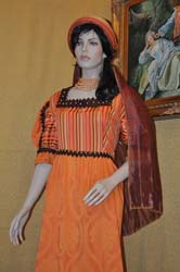 Medieval Woman's Clothing (14)