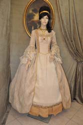 Costume-Storico-Donna-1700 (1)