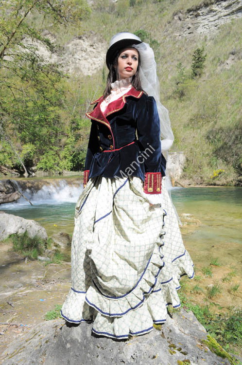 Catia Mancini victorian dress lady (14)