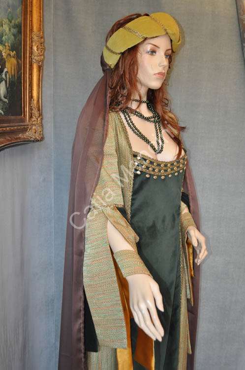 Costume tipico della donna medioevale (5)