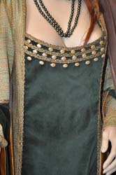 Costume tipico della donna medioevale (13)