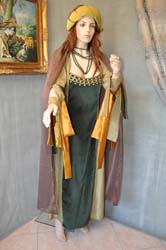 Costume tipico della donna medioevale (14)