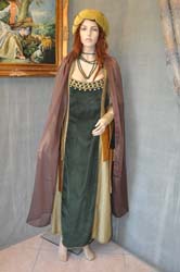 Costume tipico della donna medioevale (3)