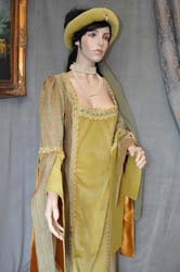 Costume-femminile-del-medioevo (11)