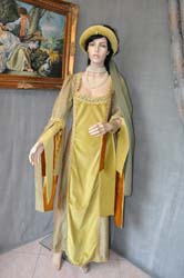 Costume-femminile-del-medioevo (12)