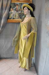 Costume-femminile-del-medioevo (6)