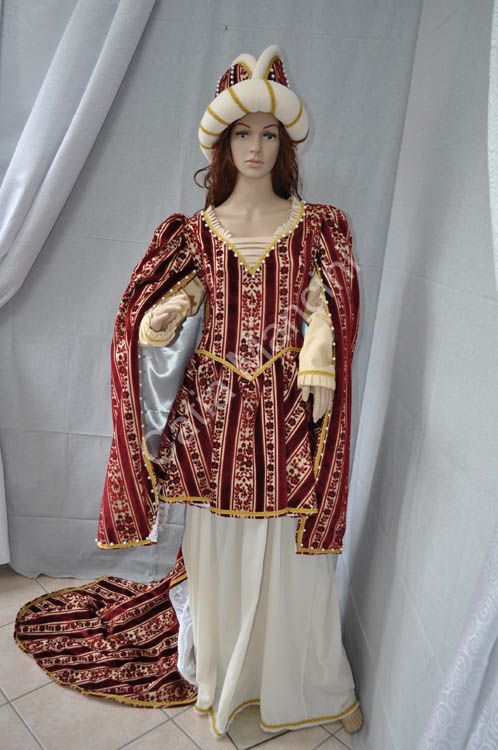 historic medieval costumes woman (11)