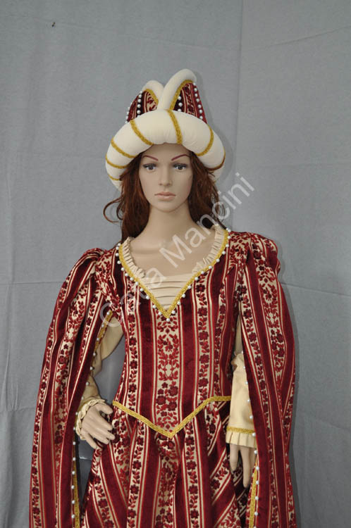 historic medieval costumes woman (4)