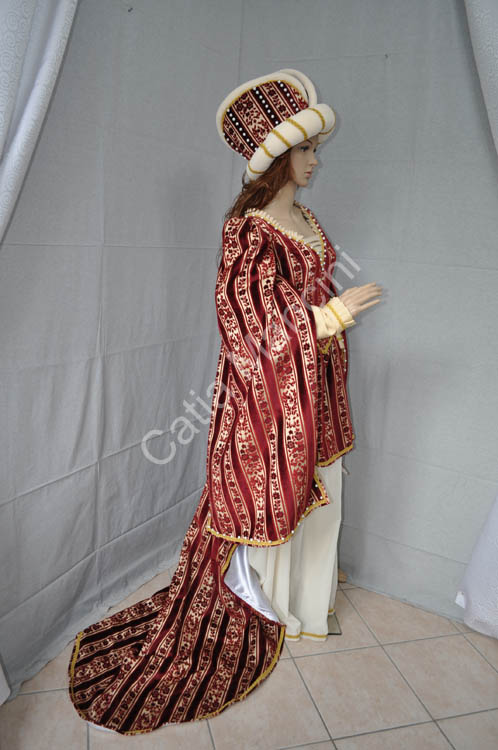 historic medieval costumes woman (6)