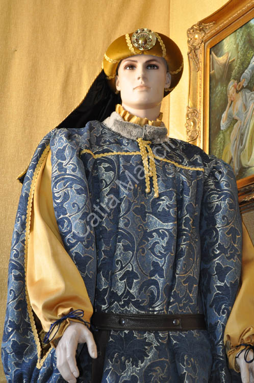 Medieval Dress European Man (12)