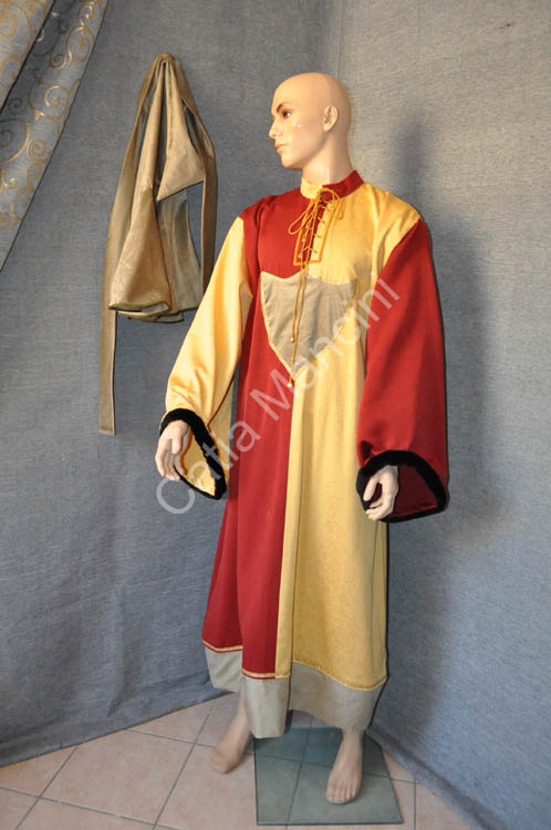 Medieval costumes and dress (15)