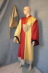 Medieval costumes and dress (15)