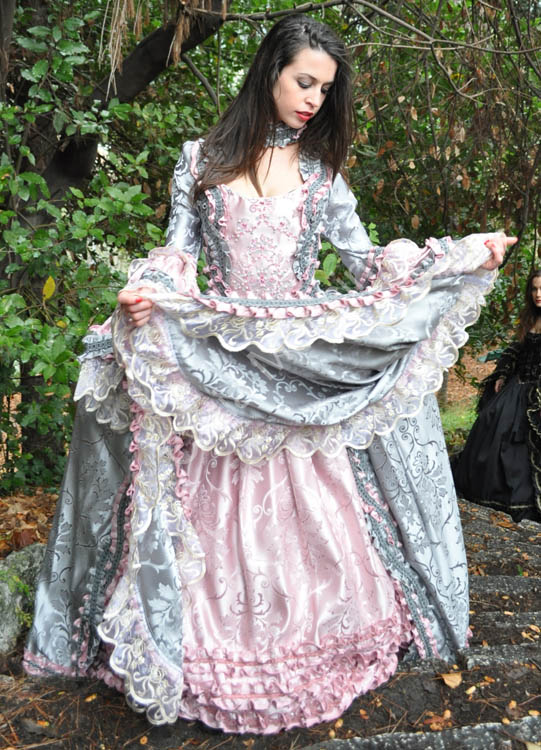 Costume Storico Donna del Settecento (1)